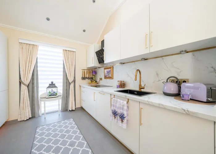 3br Near Luxembourg Airport & Apartman *