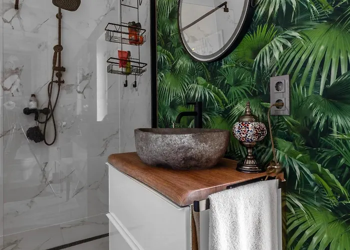 3br Near Luxembourg Airport & דירה *